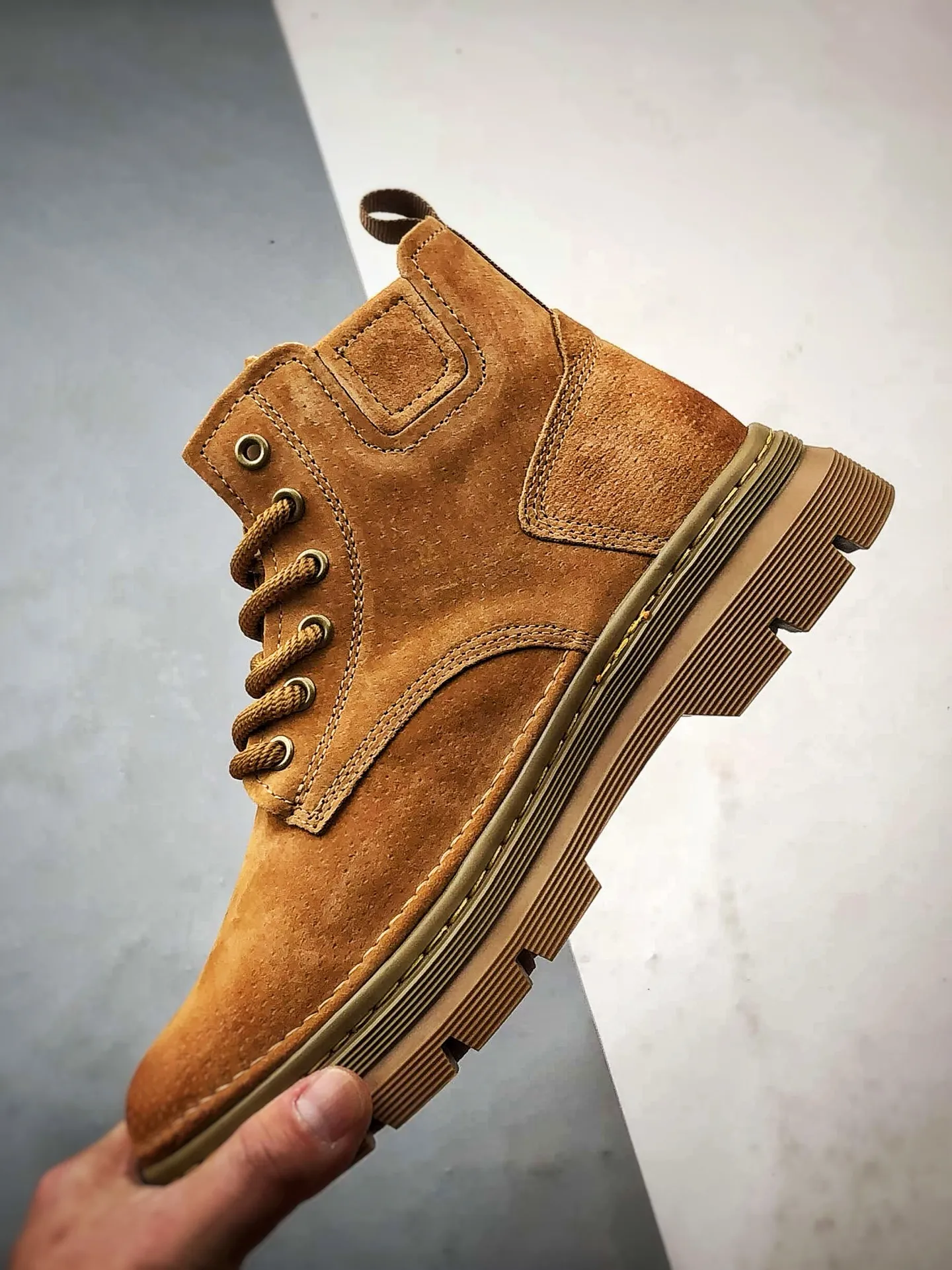 💰440 Timberland Timberland/Timberland 25 new autumn and winter new style classic outdoor casual rhubarb boots, Guangdong factory quality, original box and original packaging. The fabric is made of Italian 🇮🇹 top-grade frosted fine-grained cowhide with anti-odor and anti-corrosion genuine leather latex insoles to give you a perfect wearing experience. High-quality and durable, a must-have for sportsmen. Specially designed to treat those who are not handsome. High-quality and first-class foot feel. Item No.: TB99350 Size: 39 40 41 42 43 44 (standard code)